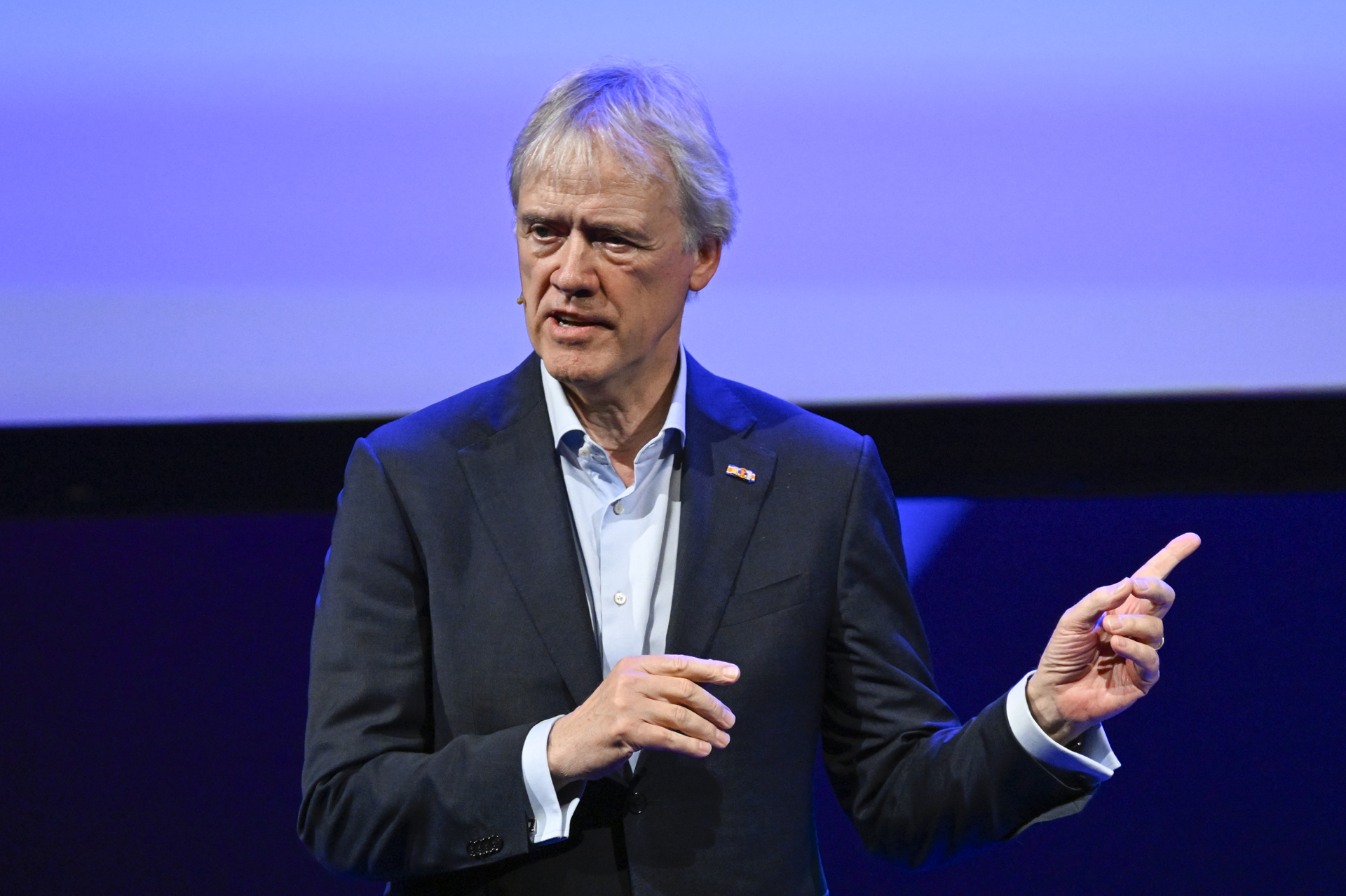 Peter Wennink tijdens de EW-lezing in het DeLaMar Theater - fotografie Peter Hilz/EW
