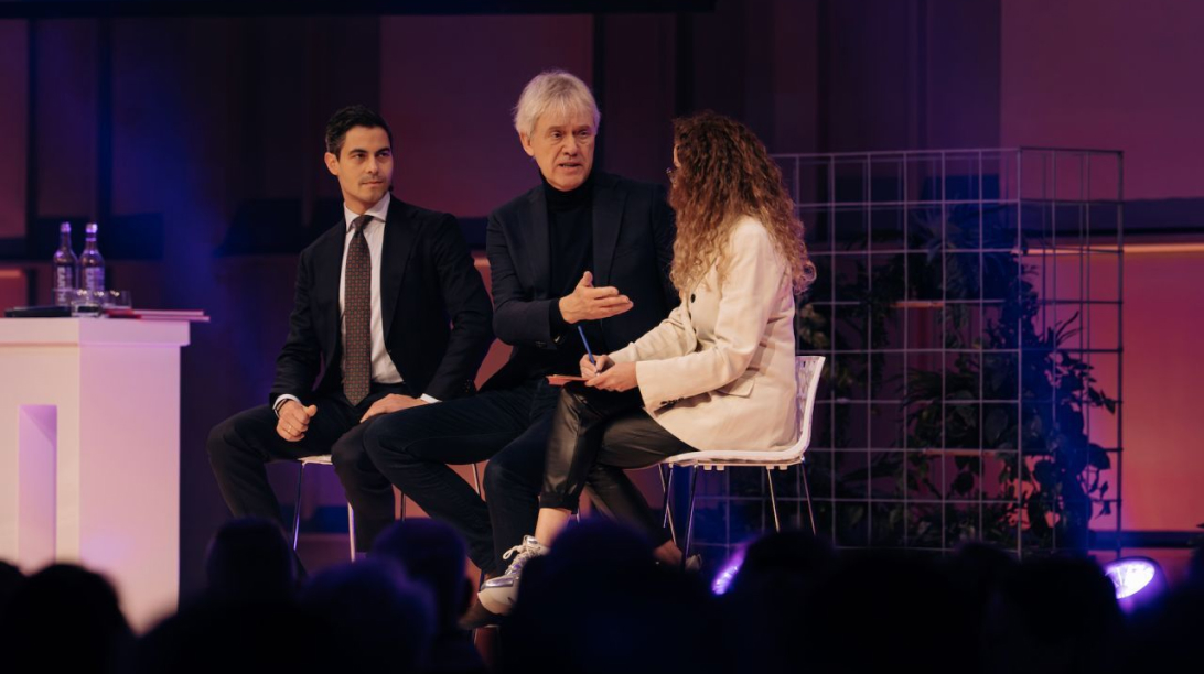 Peter Wennink tijdens de presentatie in Nieuwspoort - fotografie Wiebe Kiestra